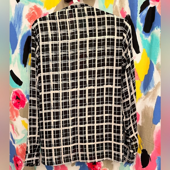 Black and white top - Picture 6 of 6